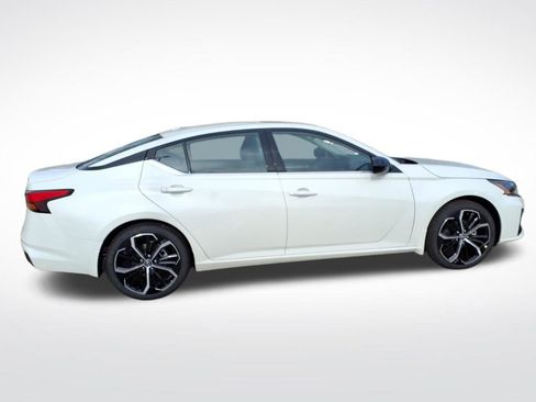 New 2025 Nissan Altima 2.5 SR image 8