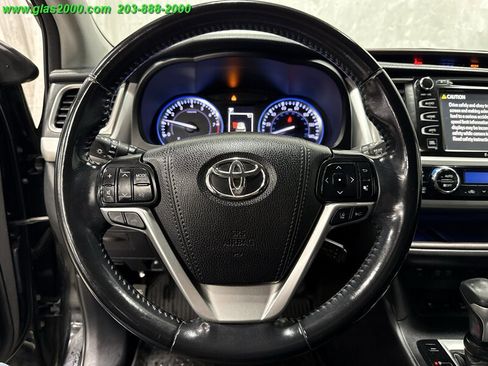 Used 2018 Toyota Highlander Limited image 4