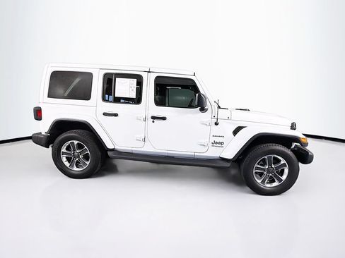 Used 2018 Jeep Wrangler Unlimited Sahara AWD/4WD image 11