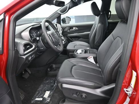New 2027 Chrysler Pacifica Select FWD image 10