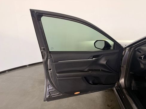 Used 2023 Toyota Camry XSE FWD image 13