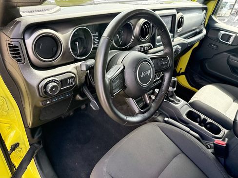 Used 2023 Jeep Wrangler Unlimited w/ Cold Weather Group AWD/4WD image 10