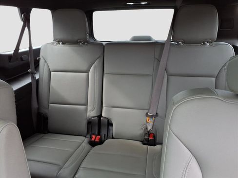 Used 2022 Chevrolet Suburban LT image 15