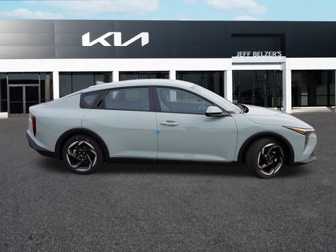 New 2025 Kia K4 EX image 2