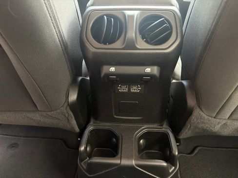 Used 2022 Jeep Gladiator Sport AWD/4WD image 24