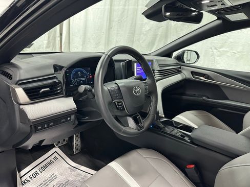Used 2025 Toyota Camry SE image 15