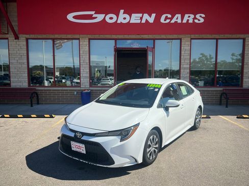 Used 2022 Toyota Corolla LE FWD image 1