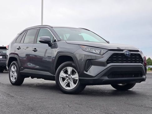 Used 2020 Toyota RAV4 LE AWD/4WD image 2