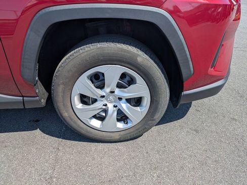 Used 2022 Toyota RAV4 LE image 11