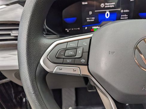 Certified 2022 Volkswagen Taos S image 29