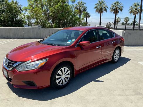 Used 2016 Nissan Altima 2.5 S w/ Power Driver Seat Package FWD image 2