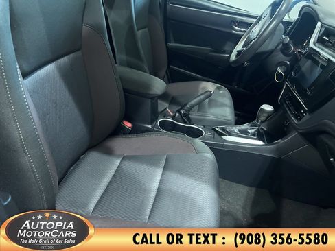 Used 2018 Toyota Corolla LE FWD image 10