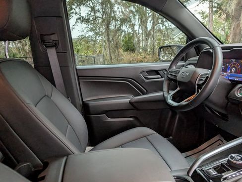 Used 2025 Chevrolet Colorado Trail Boss image 17