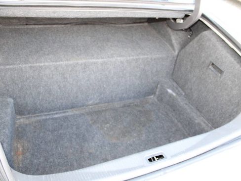 Used 2005 Lincoln Town Car Signature image 22