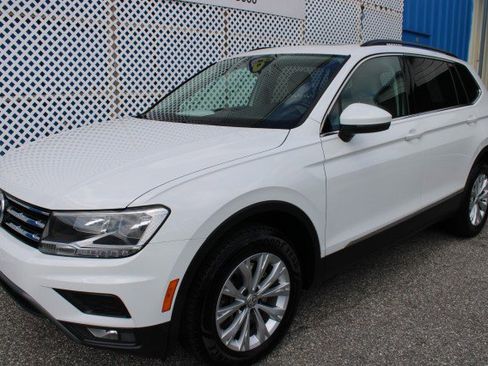 Used 2018 Volkswagen Tiguan SE w/ Panoramic Sunroof Package image 4