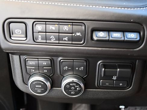 Used 2023 GMC Yukon Denali Ultimate AWD/4WD image 57