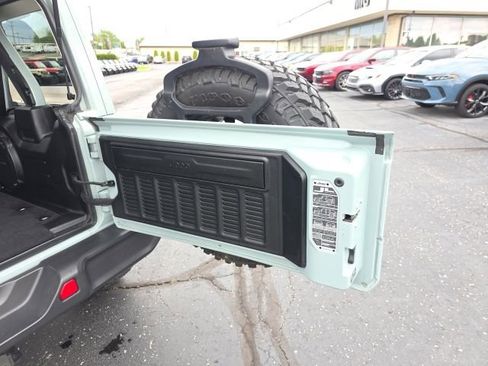 Used 2023 Jeep Wrangler Unlimited w/ Sun & Screen Package AWD/4WD image 41