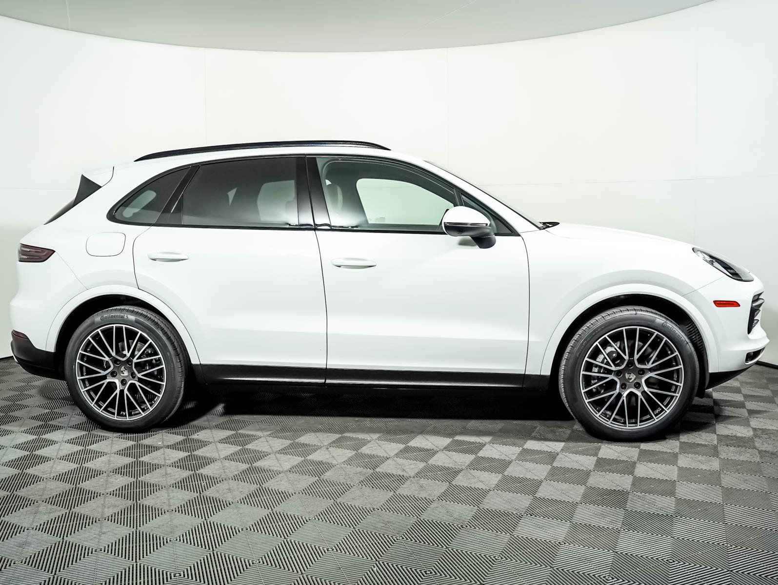 Certified 2023 Porsche Cayenne AWD/4WD image 9
