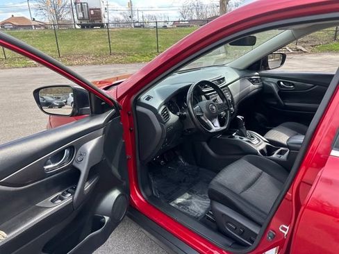 Used 2017 Nissan Rogue SV image 29