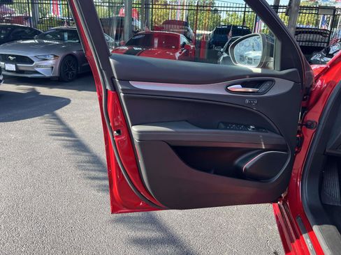 Used 2023 Alfa Romeo Stelvio Veloce image 16