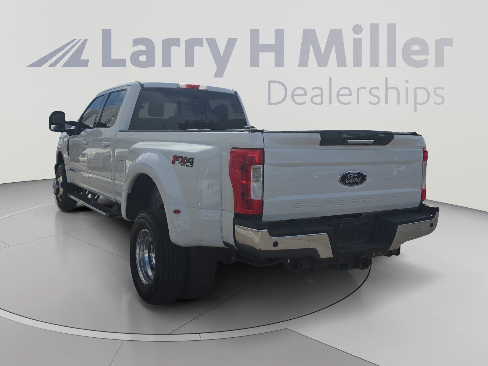 Used 2019 Ford F350 Lariat w/ Lariat Value Package AWD/4WD image 3