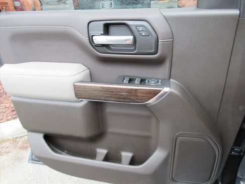 Used 2020 GMC Sierra 1500 SLE w/ SLE Value Package image 17