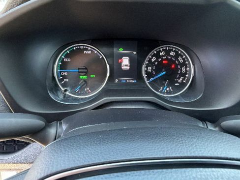 Certified 2022 Toyota RAV4 SE w/ Convenience Package image 21