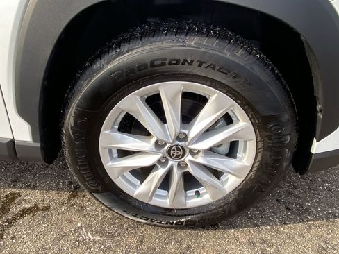 Certified 2024 Toyota Corolla Cross LE image 20