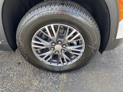 New 2025 Chevrolet Traverse LT image 32