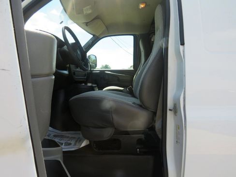 Used 2009 Chevrolet Express 2500 Extended RWD image 23