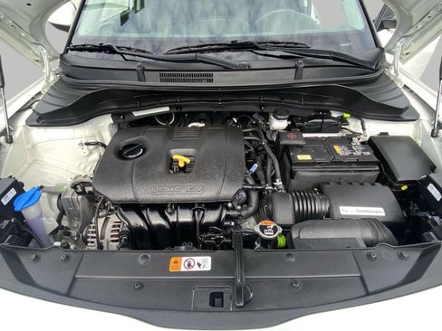 Used 2025 Kia Soul LX w/ LX Technology Package FWD image 14