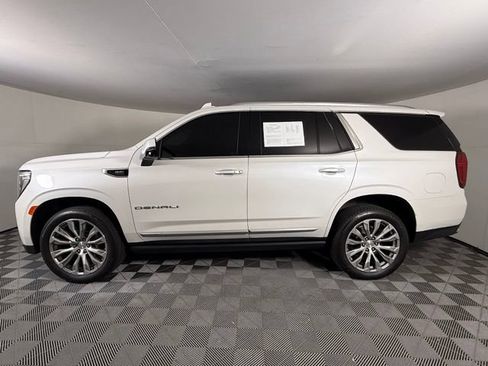 Used 2021 GMC Yukon Denali w/ Denali Premium Package AWD/4WD image 3