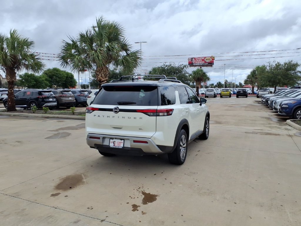 Used 2023 Nissan Pathfinder SL FWD image 5