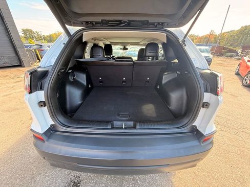 Used 2019 Jeep Cherokee Latitude Plus w/ Comfort/Convenience Group image 13