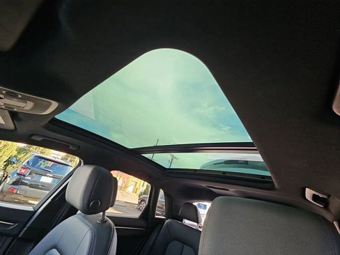 Used 2024 Audi Q3 2.0T Premium image 17