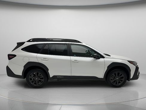 Used 2025 Subaru Outback Onyx Edition AWD/4WD image 6