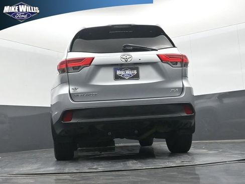Used 2019 Toyota Highlander XLE image 22