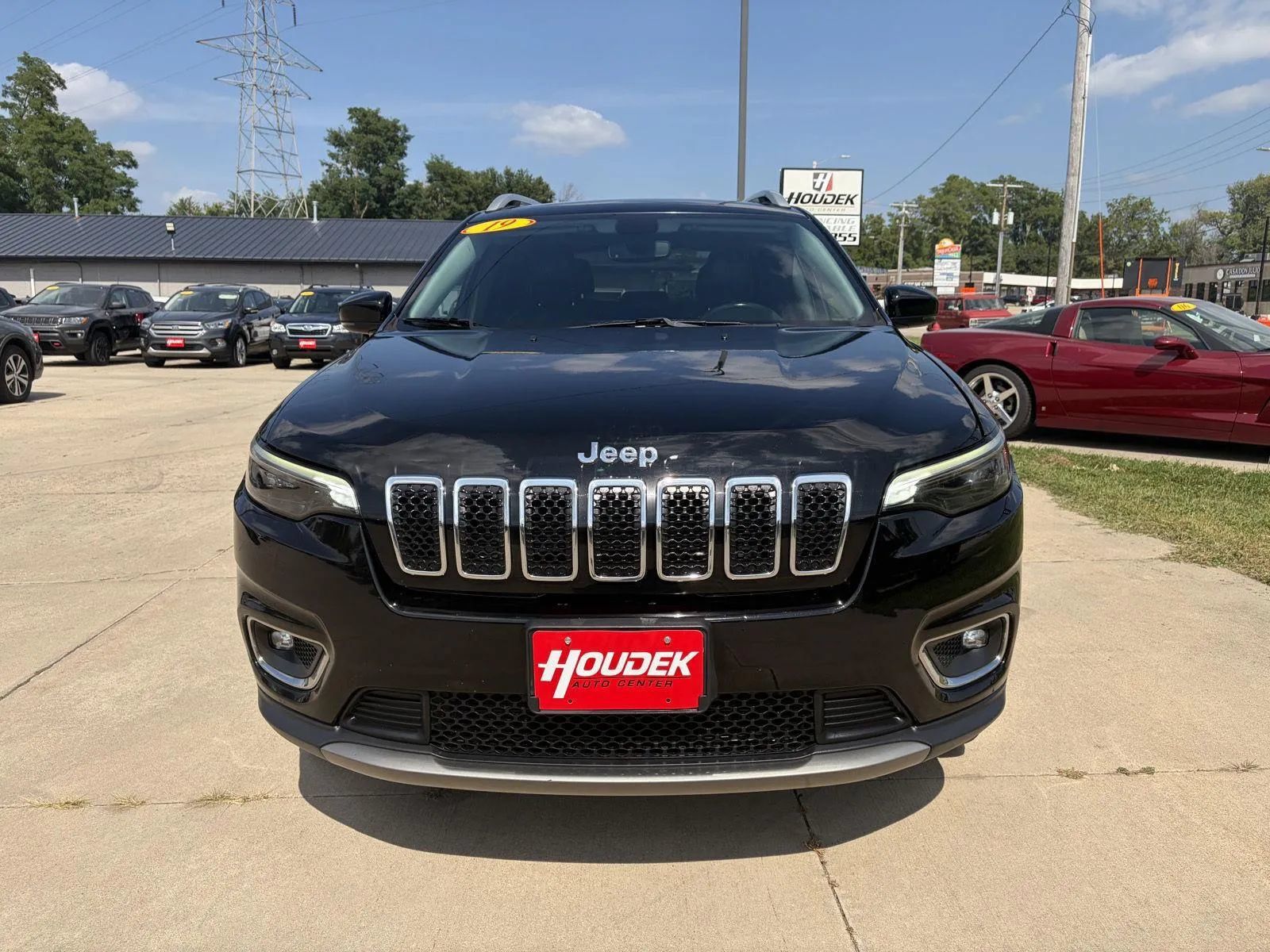 Used 2019 Jeep Cherokee Limited AWD/4WD image 2