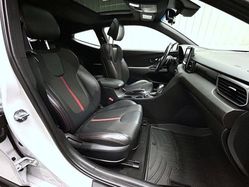 Used 2020 Hyundai Veloster Turbo image 15