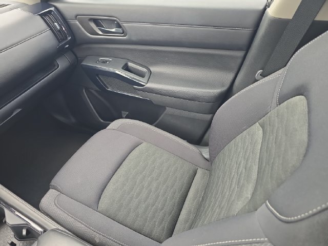 Certified 2025 Nissan Pathfinder SV FWD image 16