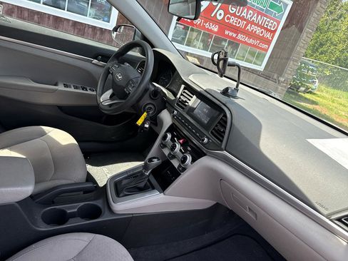 Used 2019 Hyundai Elantra SE FWD image 12