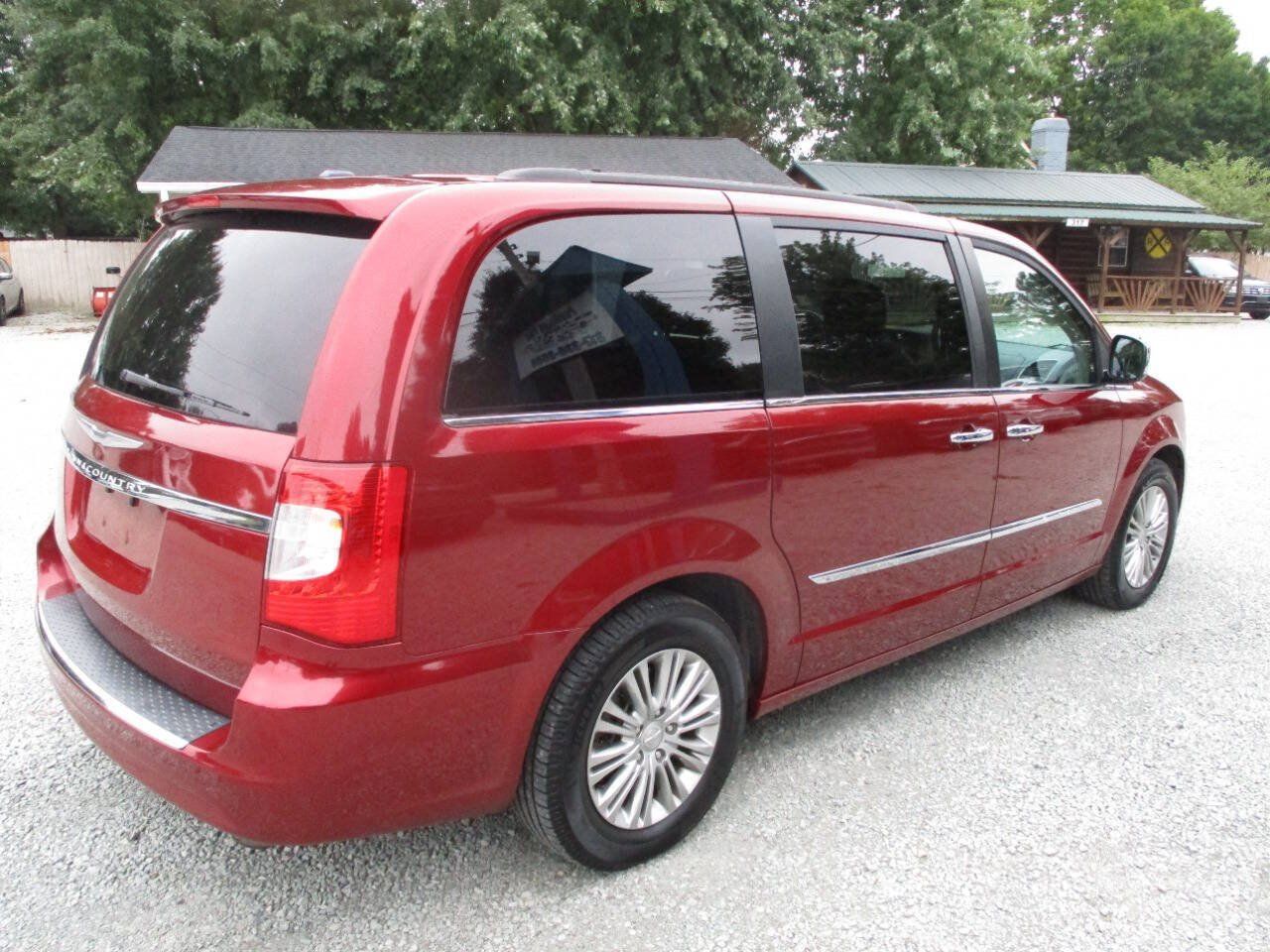 Used 2015 Chrysler Town & Country Touring-L w/ Driver Convenience Group FWD image 5