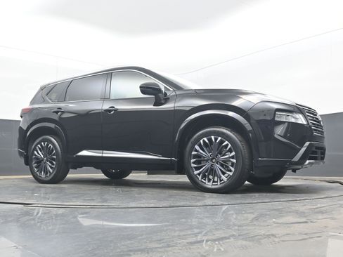 Certified 2025 Nissan Rogue Platinum w/ Tech Package image 22