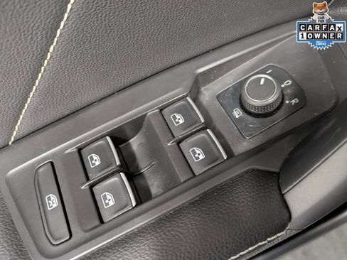 Used 2022 Volkswagen Tiguan SE w/ Panoramic Sunroof Package AWD/4WD image 11