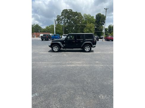 Used 2018 Jeep Wrangler Unlimited Sport S AWD/4WD image 1
