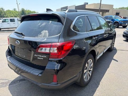 Used 2017 Subaru Outback 3.6R Touring AWD/4WD image 5