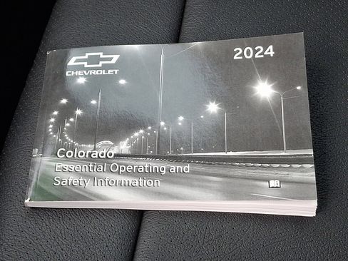 Used 2024 Chevrolet Colorado Trail Boss w/ Technology Package image 25