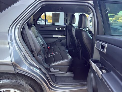 Used 2024 Ford Explorer XLT w/ Equipment Group 202A image 9