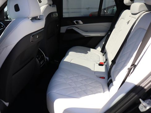 Used 2025 BMW X5 sDrive40i w/ Premium Package image 14