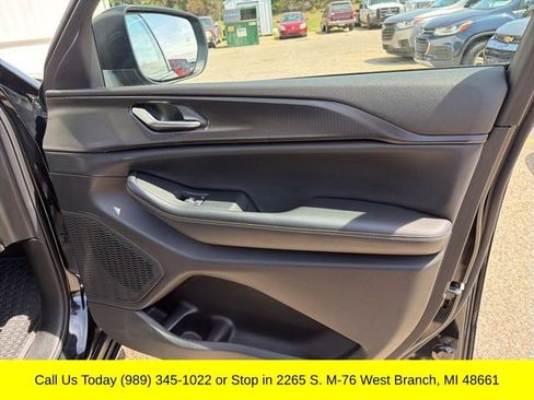 Used 2023 Jeep Grand Cherokee Laredo w/ Luxury Tech Group I AWD/4WD image 44